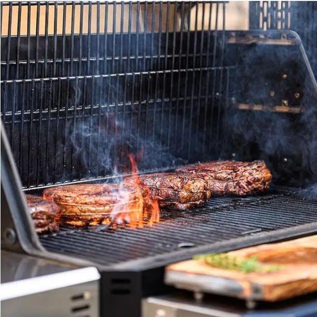 Masterbuilt Gravity Series™ 800 Digital Charcoal Griddle + Grill